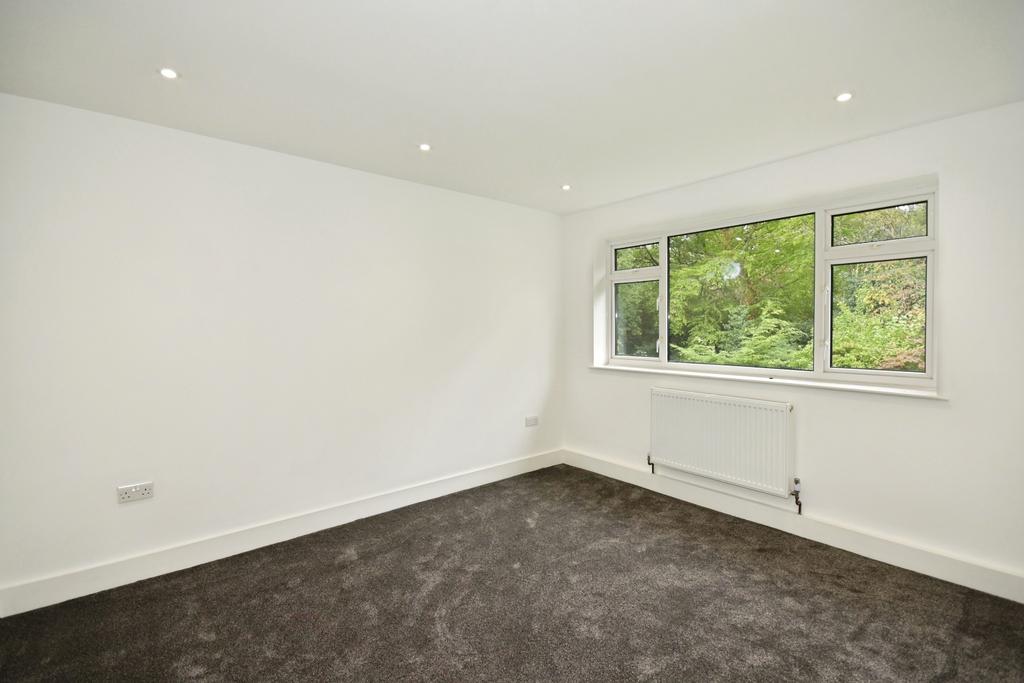 Pbox-bedroom-321584.JPG