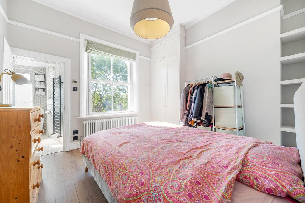 Bedroom.1.JPG