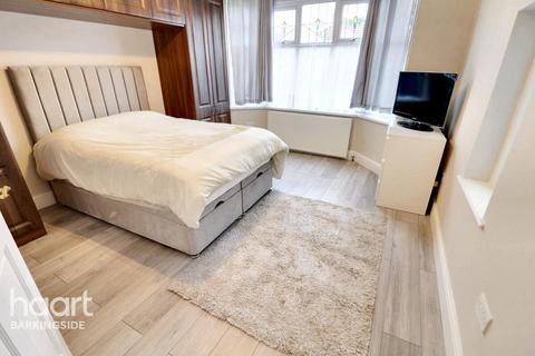 5 bedroom bungalow for sale, Emsworth Road, Barkingside