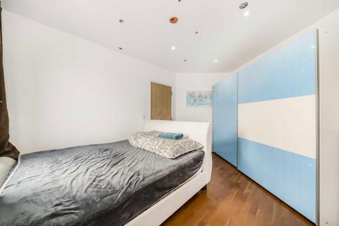 2 bedroom flat for sale, Basire Street, London N1