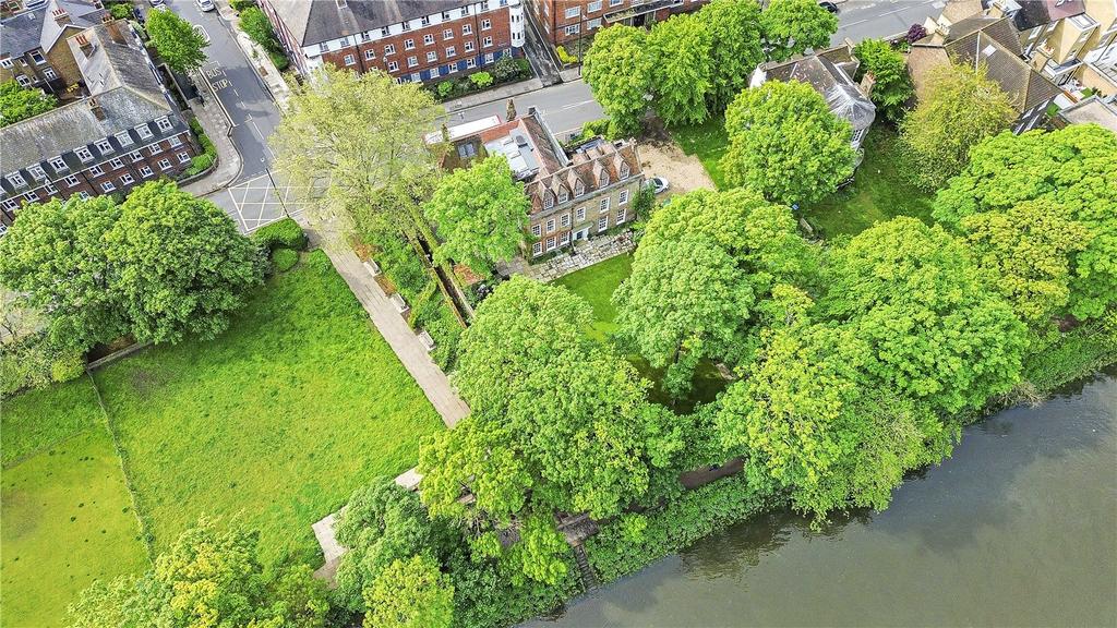 Mortlake High Street