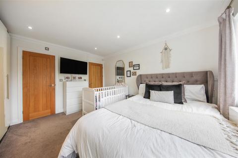 4 bedroom link detached house for sale, Briarfield Close, Bexleyheath DA7