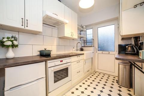 2 bedroom flat for sale, Stockwell Park Walk, London SW9