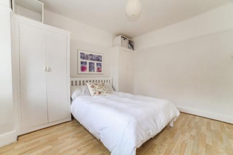 2 bedroom flat for sale, Stockwell Park Walk, London SW9