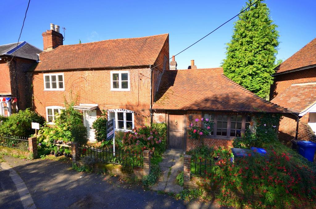 The Common, Dunsfold, GU8 3 bed semidetached house for sale £475,000