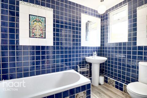 19 Brooklands, Jaywick, Clacton-on-sea, CO15 2JS