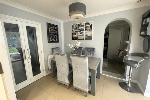 4 bedroom detached house for sale, Barwick Close, Rustington BN16