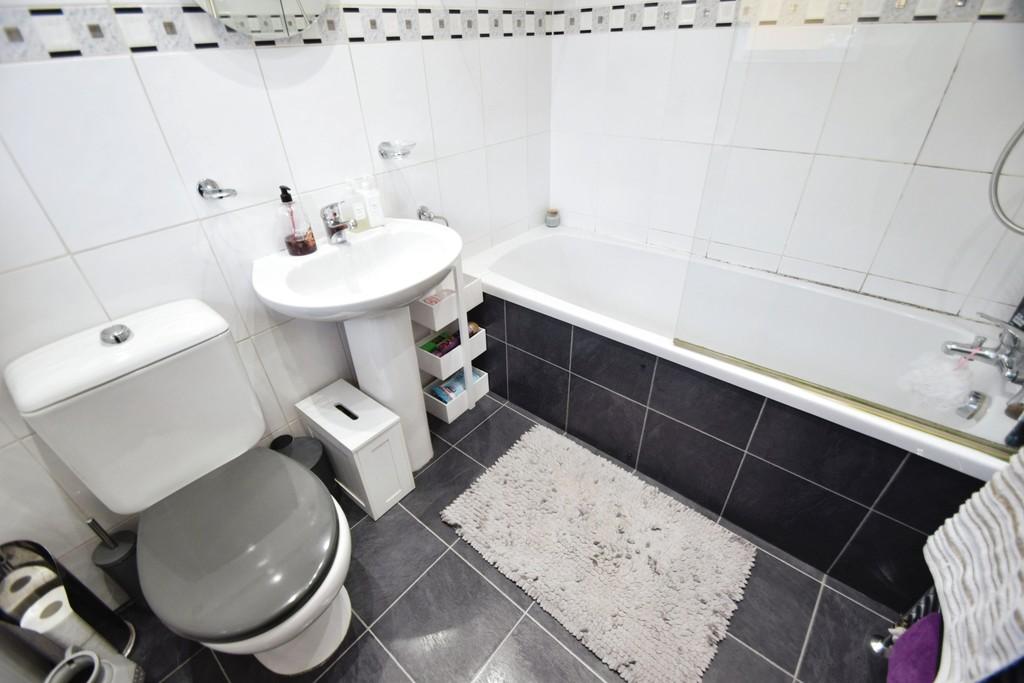 E0886119-Bathroom
