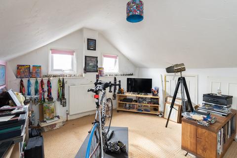 3 Meadowbrook Road, Dorking, RH4 1DH