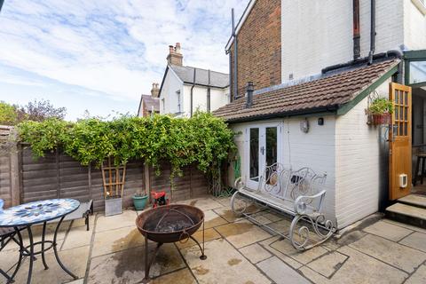 3 Meadowbrook Road, Dorking, RH4 1DH