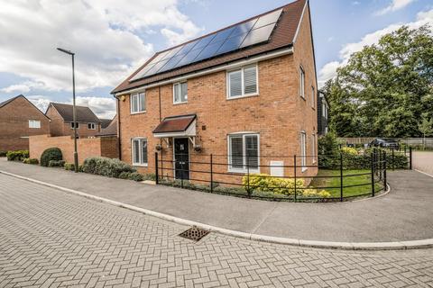 4 bedroom detached house for sale, Gordon Place, West End, Woking GU24