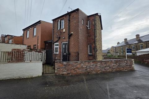 2 bedroom end of terrace house for sale, Industrial Avenue, Birstall, Batley