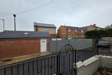 2 bedroom end of terrace house for sale, Industrial Avenue, Birstall, Batley