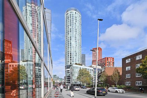 3 bedroom flat to rent, Penthouse, Sky Gardens, Vauxhall SW8