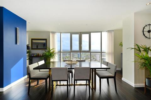 3 bedroom flat to rent, Penthouse, Sky Gardens, Vauxhall SW8