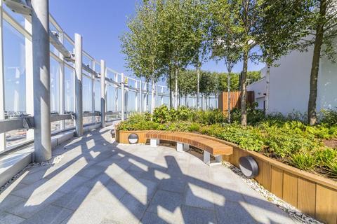 3 bedroom flat to rent, Penthouse, Sky Gardens, Vauxhall SW8