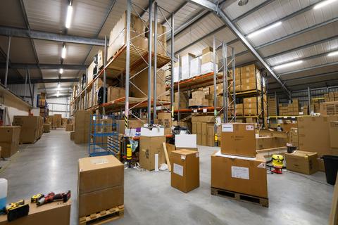 Warehouse to rent, Emms Ln Horsham RH13 0TR
