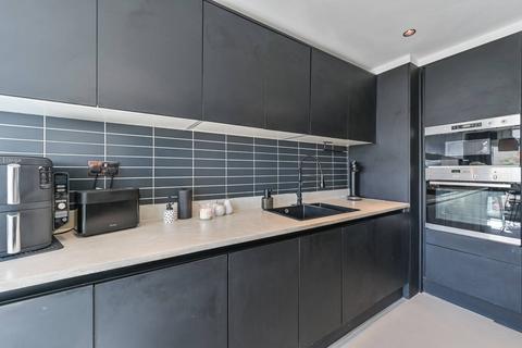 2 bedroom flat for sale, Beckett House, Stockwell, London, SW9