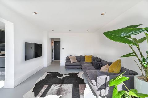 2 bedroom flat for sale, Beckett House, Stockwell, London, SW9