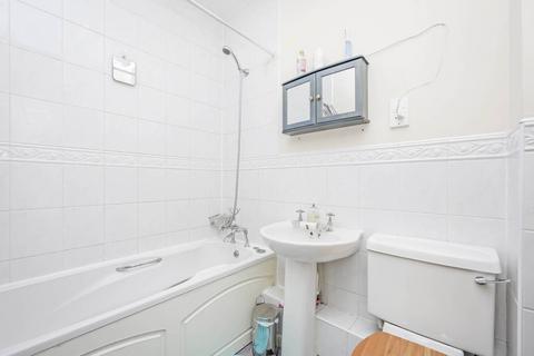 Clapham Road, Oval, London, SW9