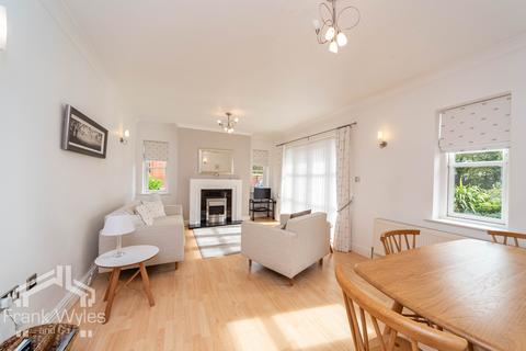 2 bedroom flat for sale, Flat 17, The Royals, 11 Links Gate, Lytham St. Annes, Lancashire