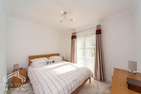 2 bedroom flat for sale, Flat 17, The Royals, 11 Links Gate, Lytham St. Annes, Lancashire