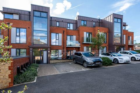2 bedroom flat for sale, Queens Place, Guildford, Surrey, GU2