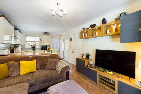 3 bedroom end of terrace house for sale, 1 Banks Court, Horncastle