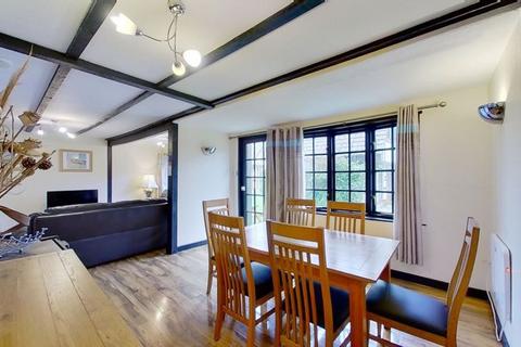 undefined, 10 Tudor Court, Tolroy Manor