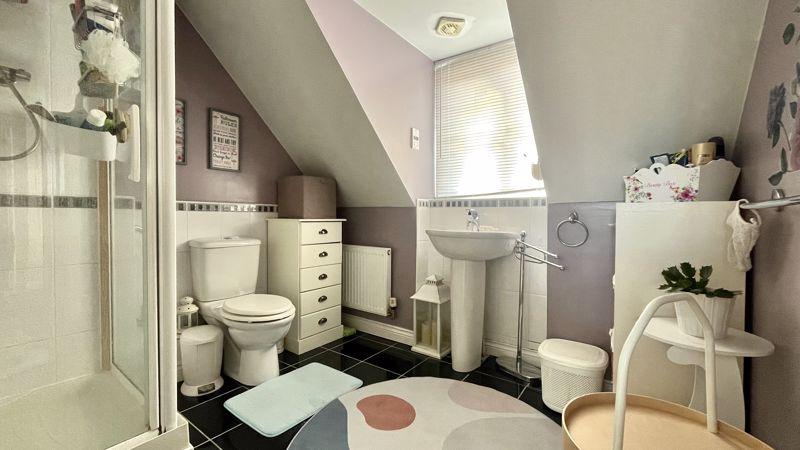 En-Suite to Bedroom