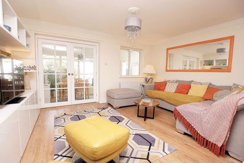 3 bedroom semi-detached house for sale, Seathrift Close, Lee-On-The-Solent, PO13