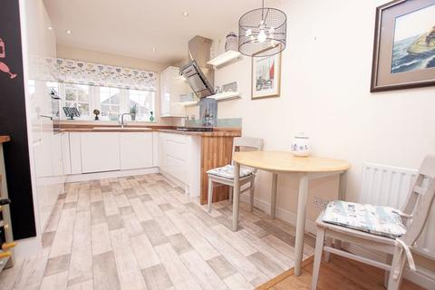 3 bedroom semi-detached house for sale, Seathrift Close, Lee-On-The-Solent, PO13