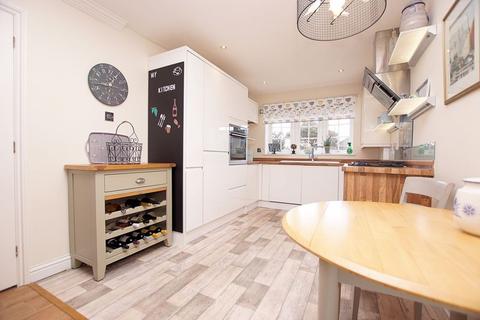 3 bedroom semi-detached house for sale, Seathrift Close, Lee-On-The-Solent, PO13