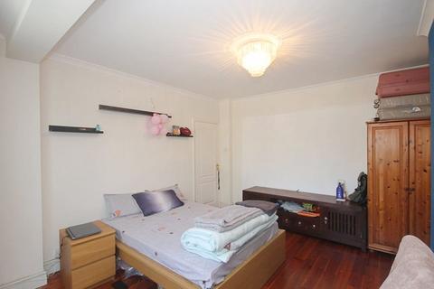 4 bedroom semi-detached house for sale, Chinnor Crescent, Greenford