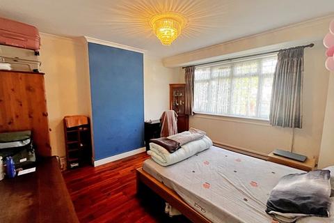 23 Chinnor Crescent, Greenford, UB6 9NZ