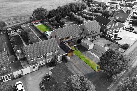 3 bedroom semi-detached house for sale, Woodend Road, Wolverhampton WV11