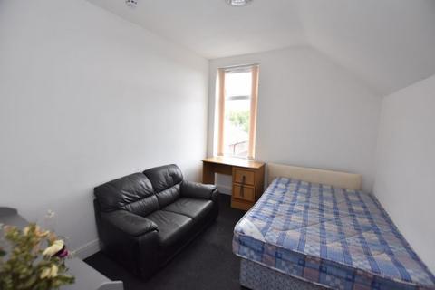 undefined, Studio Room, Leslie Road NG7 6PD