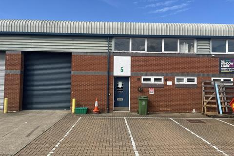Warehouse to rent, Southern Rd Aylesbury HP19 9EW