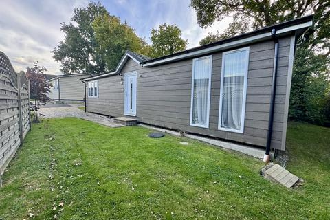 2 bedroom lodge to rent, Golden Cross Park, Golden Cross, BN27
