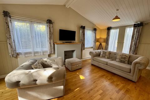 2 bedroom lodge to rent, Golden Cross Park, Golden Cross, BN27