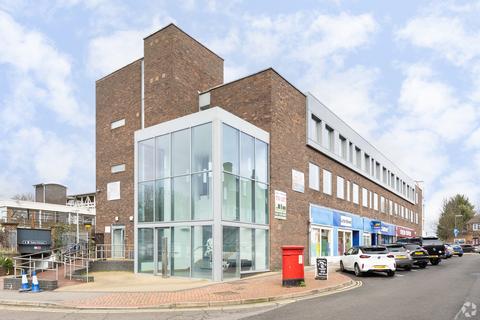 Office to rent, Station Appr West Byfleet KT14 6NW