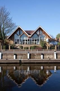 Office to rent, Hurst Rd East Molesey KT8 9AY