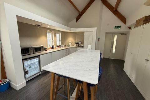 Office to rent, Hurst Rd East Molesey KT8 9AY