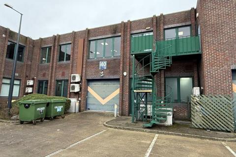 Industrial unit to rent, Leatherhead Rd Chessington KT9 2NY