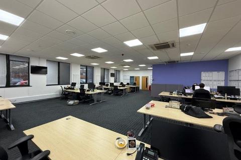 Industrial unit to rent, Leatherhead Rd Chessington KT9 2NY