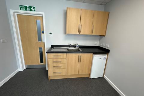 Warehouse to rent, Central Ave West Molesey KT8 2QZ