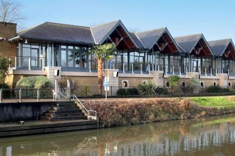 Office to rent, Hurst Rd East Molesey KT8 9AY