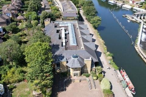 Office to rent, Hurst Rd East Molesey KT8 9AY