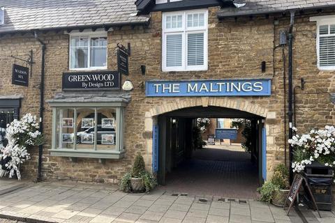 Retail property (high street) to rent, 2 Mill St Oakham LE15 6EA