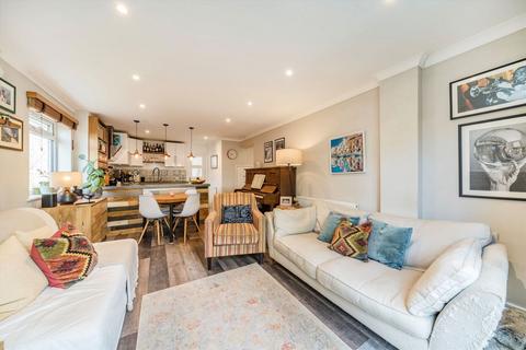 3 bedroom flat for sale, Elmhurst Avenue, Mitcham CR4